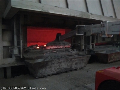 伸縮臂式扒渣機與扒渣車在熔鋁爐應(yīng)用中的定制生產(chǎn)與招標(biāo)要點